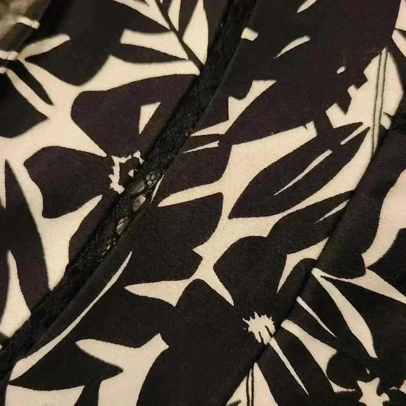 BILL BLASS FLORAL FLARE  SKIRT - Picture 2 of 8